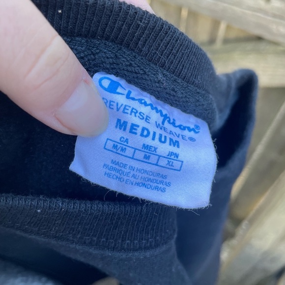 CHAMPION WOMENS REVERSE WEAVE SWEATSHIRT - Picture 3 of 4